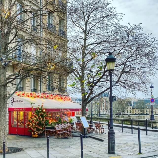 Le Flore En L'ile, Paris, France at Christmastime