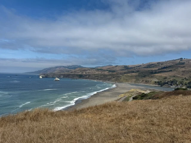 Nice #mondaymemories of the Sonoma County coastline during our California road trip at the end of August to celebrate my birthday. Sonoma County has been near and dear to my heart since I first visited when I was nine years old — that’s a very long time! ☺️ #visitsonomacounty #sonomacounty #sonomacoast #californiavibes #lovecalifornia❤️ #travel #travelgram