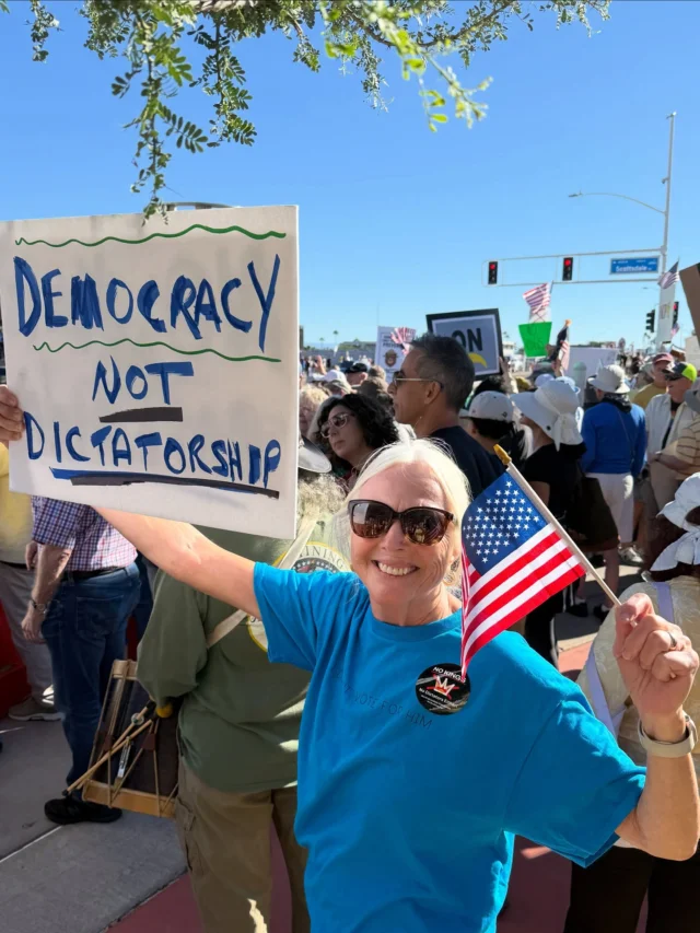 Well done, Scottsdale! Great turnout for #nokings #nokingsscottsdale #saveourdemocracy #notaterrorist #notpaid #loveamerica #